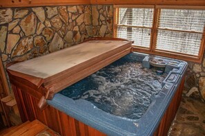 Indoor spa tub - Skydancer (Blue Ridge)