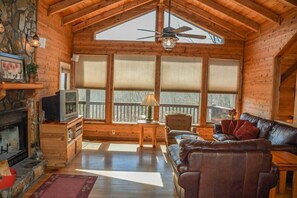 Living area - Skydancer (Blue Ridge)