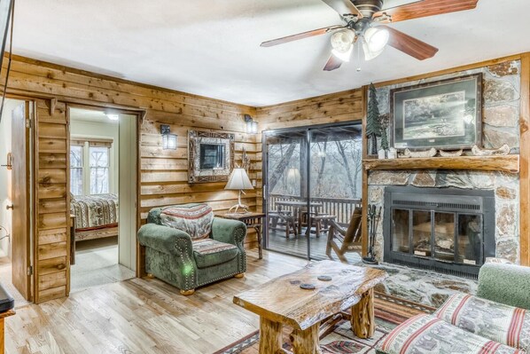 House | Living room | Flat-screen TV, fireplace - Deepwater Lodge (Blue Ridge)