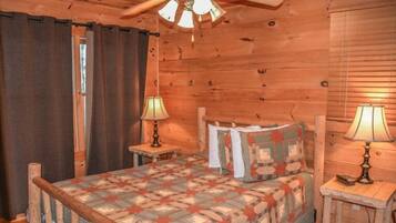 2 bedrooms, desk