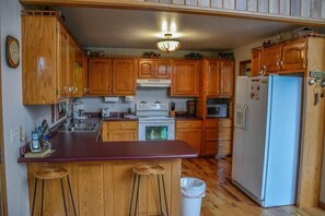 House | Private kitchen | Fridge, microwave, stovetop, dishwasher