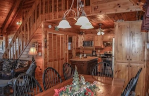 House | In-room dining - Mountain Rivers Lodge (Mineral Bluff)