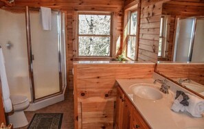 Casa | Baño | Amenidades de baño gratuitas, toallas, shampoo, papel de baño 