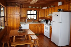 House | Private kitchen | Mini-fridge, stovetop, dishwasher, cookware/dishes/utensils