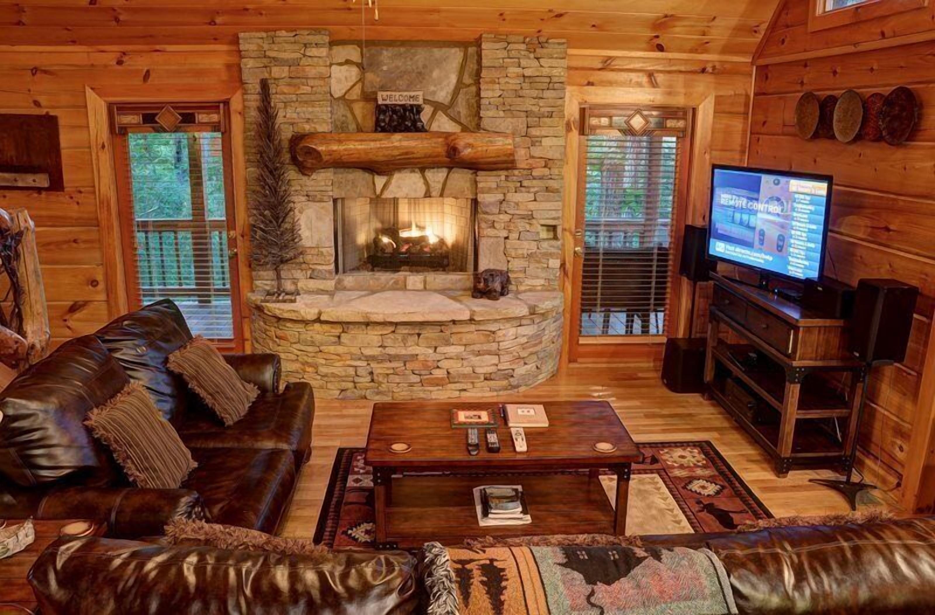 House | Living room | Flat-screen TV, fireplace, DVD player