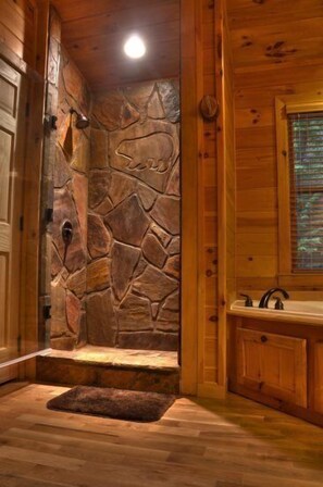House | Bathroom - Moon Shadow Overlook (Blue Ridge)