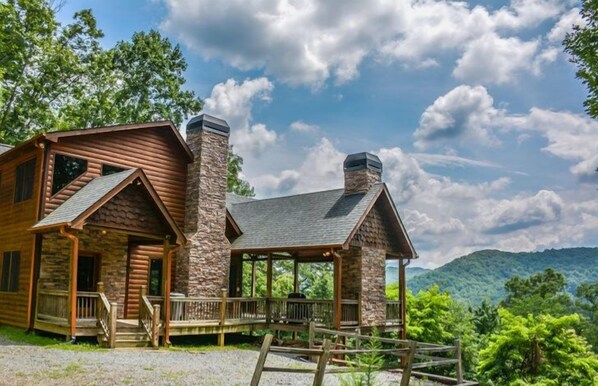 House | Exterior - Dream Catcher (Morganton)