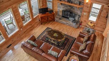 House | Living room | Flat-screen TV, fireplace