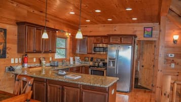 House | Private kitchen | Stovetop, dishwasher, cookware/dishes/utensils