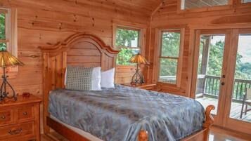 House | 3 bedrooms, desk