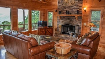 獨棟房屋 | 客廳 | 平面電視、壁爐