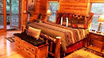 House | 5 bedrooms, desk, iron/ironing board, free WiFi