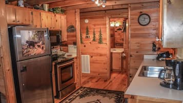House | Private kitchen | Stovetop, dishwasher, cookware/dishes/utensils