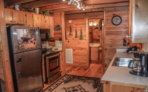 House | Private kitchen | Stovetop, dishwasher, cookware/dishes/utensils - 3 Bears Lodge (Blue Ridge)