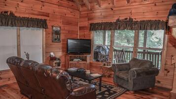 House | Living room | Flat-screen TV, fireplace, DVD player