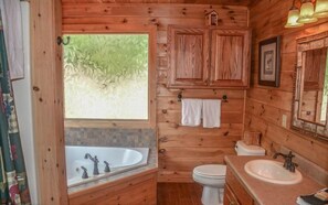 House | Bathroom | Jetted bath, free toiletries, hair dryer, towels - Bear Necessities (Blue Ridge)