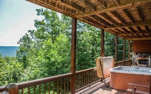 Outdoor spa tub - Bear Necessities (Blue Ridge)