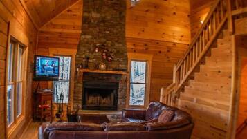 House | Living room | Flat-screen TV, fireplace