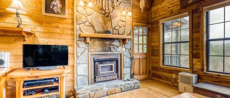 House | Living room | Flat-screen TV, fireplace, DVD player