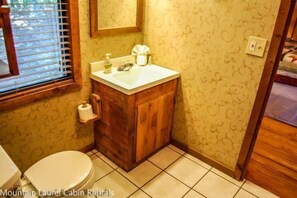 Casa | Banheiro | Produtos de toalete grátis, toalhas de banho, papel higiênico