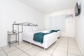 Minibar, in-room safe, blackout curtains, free WiFi - Pousada Casuarina Ferradura (Búzios)