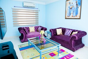 Căn hộ Exclusive, 2 giường đôi | Phòng khách | TV màn hình phẳng 