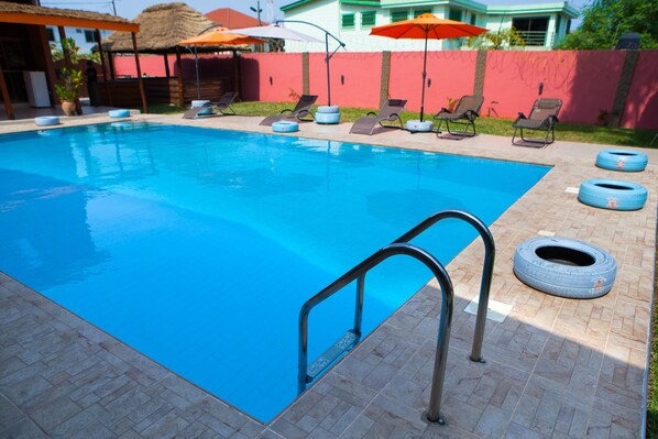 Hồ bơi ngoài trời 