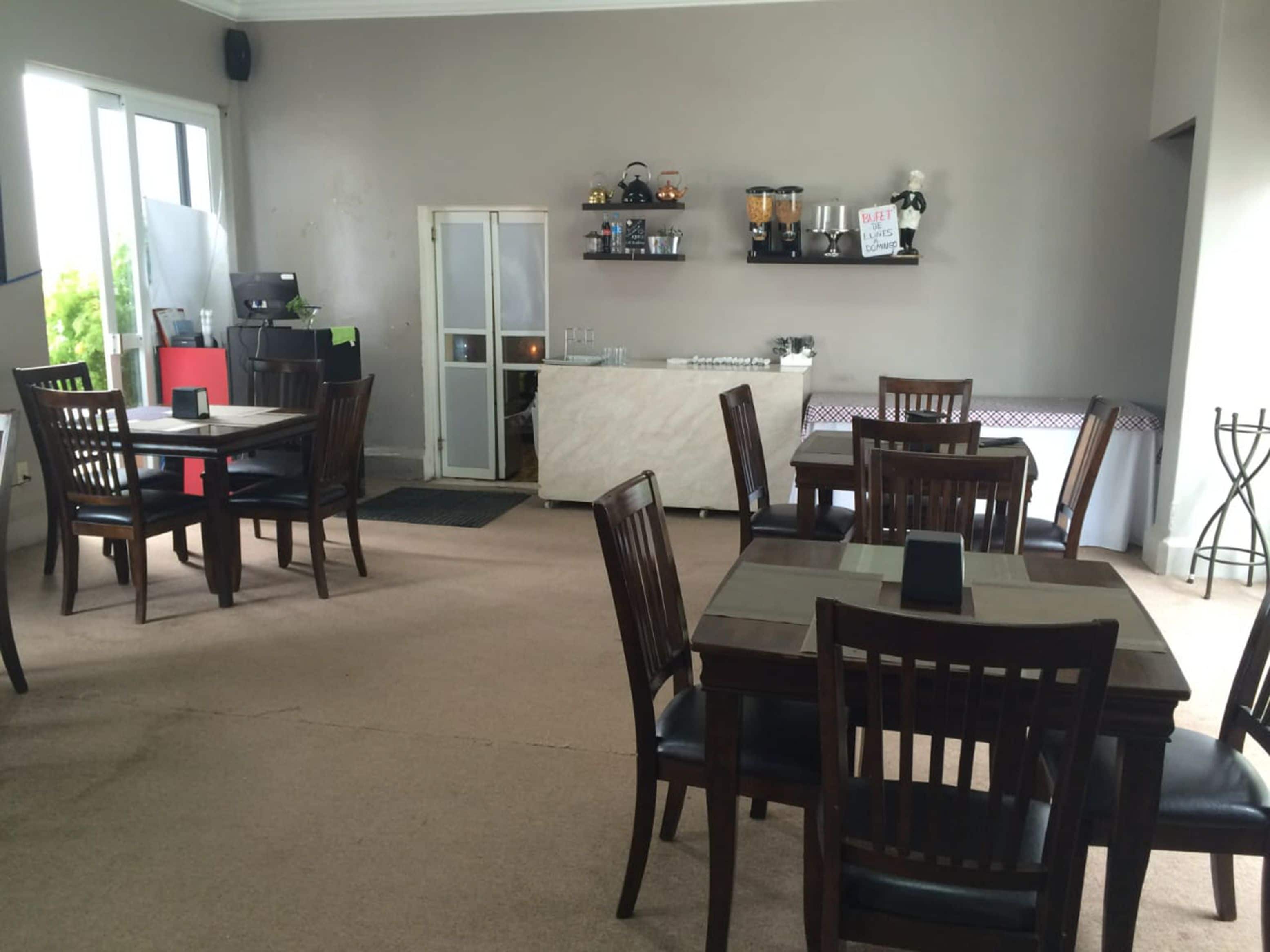 Breakfast, lunch, dinner served; international cuisine 