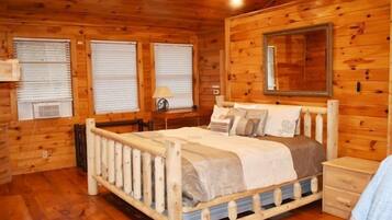 House | 6 bedrooms, desk, iron/ironing board, bed sheets