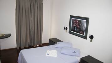 Hypo-allergenic bedding, desk, iron/ironing board, free WiFi