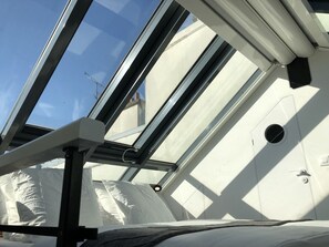 In-room safe, iron/ironing board, free WiFi, bed sheets - A5G Skyglass (París)