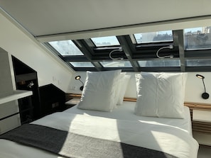 房內夾萬、熨斗/熨衫板、免費 Wi-Fi、床單