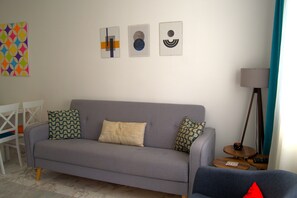 Căn hộ Deluxe, 1 phòng ngủ, không hút thuốc, quang cảnh thành phố | Khu phòng khách | TV LCD 