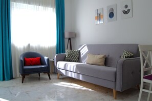 Deluxe Apartment, 1 Bedroom, Non Smoking, City View | Living area