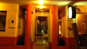The Club Hostel entrance with a sign indicating it is a Hostelling International. - Jujuy Hostel (San Salvador de Jujuy)
