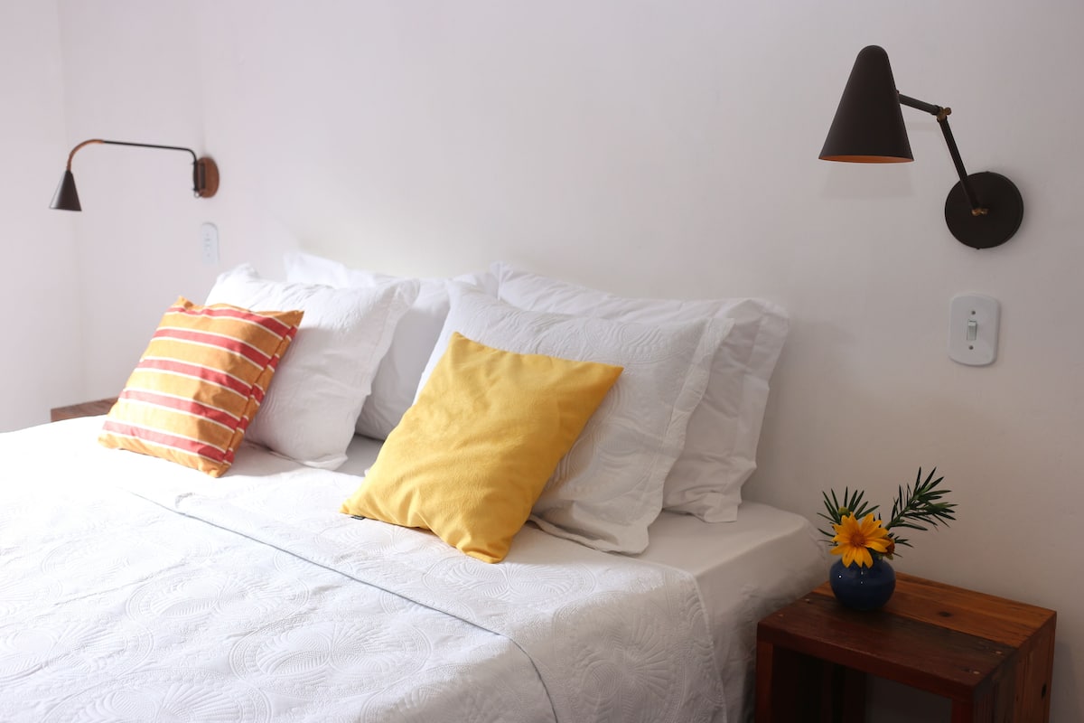 Suite | Minibar, iron/ironing board (on request), WiFi (free), bed sheets
