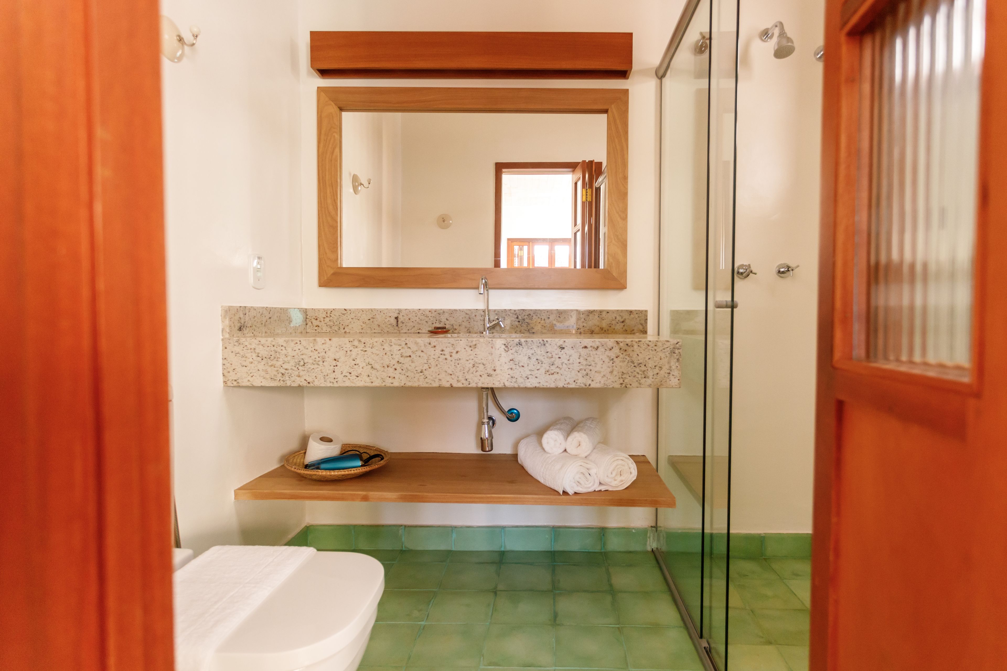 shower, free toiletries, towels