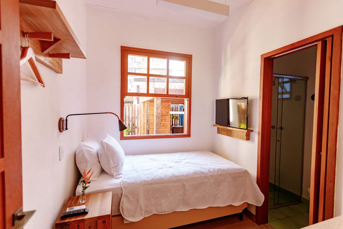 Suite, 1 Twin Bed | Minibar, iron/ironing board (on request), WiFi (free), bed sheets