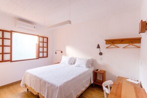 スイート | ミニバー、アイロン / アイロン台、WiFi (無料)、ベッドシーツ