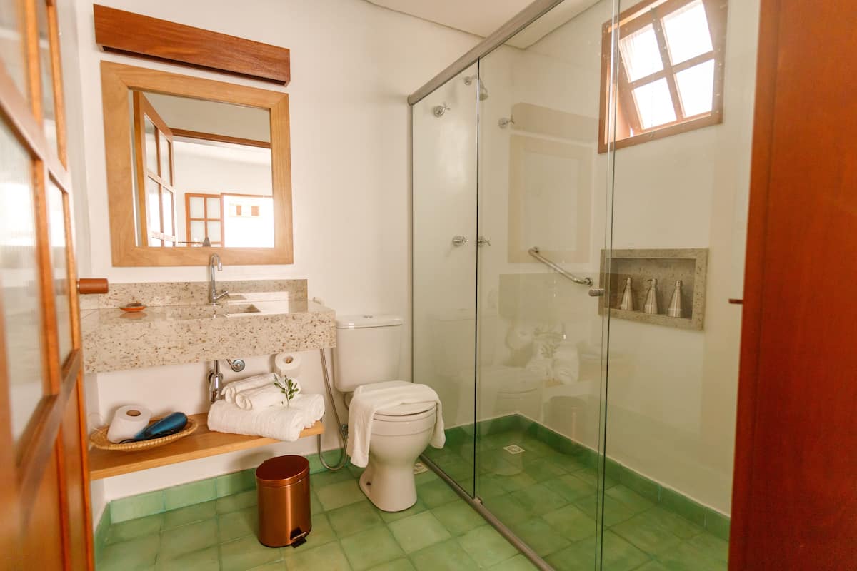 suite | bathroom | shower, free toiletries, towels