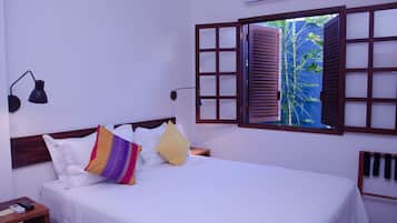 Zweibettzimmer, 1 Queen-Bett | Minibar, Bügeleisen/Bügelbrett, kostenloses WLAN, Bettwäsche
