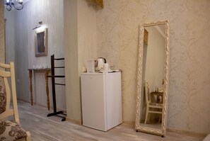 Minibar, individually decorated, individually furnished, desk - Old Tbilisi Gate (Tbilisi)