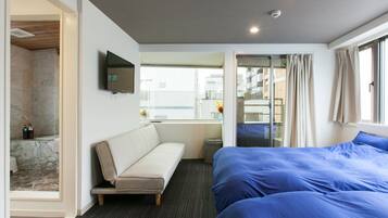 Quintuple Room (Non Smoking) | Blackout drapes, soundproofing, iron/ironing board, rollaway beds