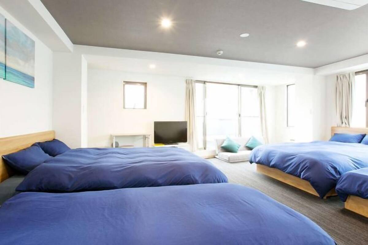 Cortinas blackout, insonorización y tabla de planchar con plancha