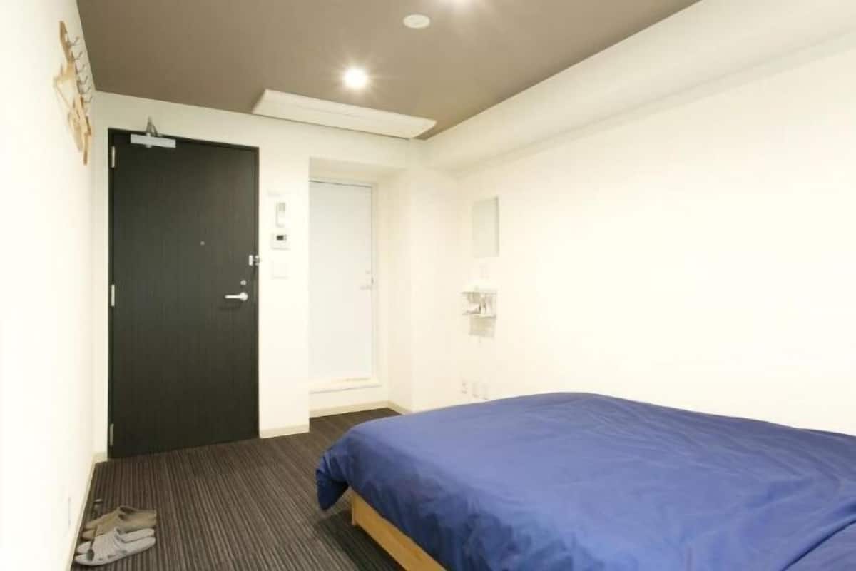 Cortinas blackout, insonorización y tabla de planchar con plancha