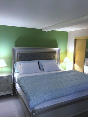 2 slaapkamers, een kluis op de kamer, een strijkplank/strijkijzer