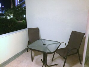 Outdoor dining - DISCOUNTED Royal Islander Club 2 Bdrm Suite, Sleeps 6, Wifi, Pool, - MAHO BEACH! (Maho Bay)