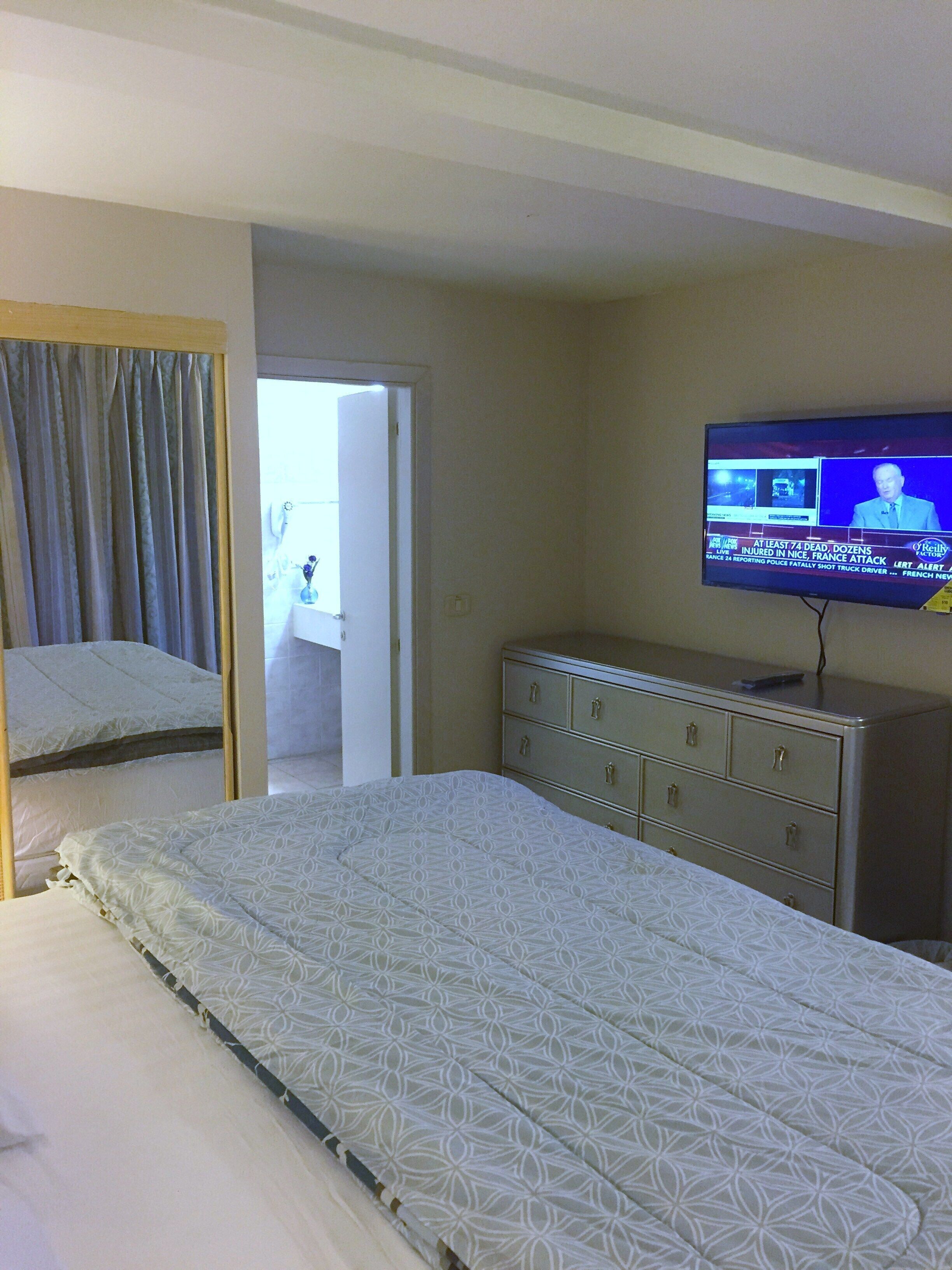 2 slaapkamers, een kluis op de kamer, een strijkplank/strijkijzer