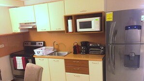 A compact kitchen with a microwave, toaster, and refrigerator. - DISCOUNTED Royal Islander Club 2 Bdrm Suite, Sleeps 6, Wifi, Pool, - MAHO BEACH! (Maho Bay)