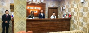 Quầy tiếp tân